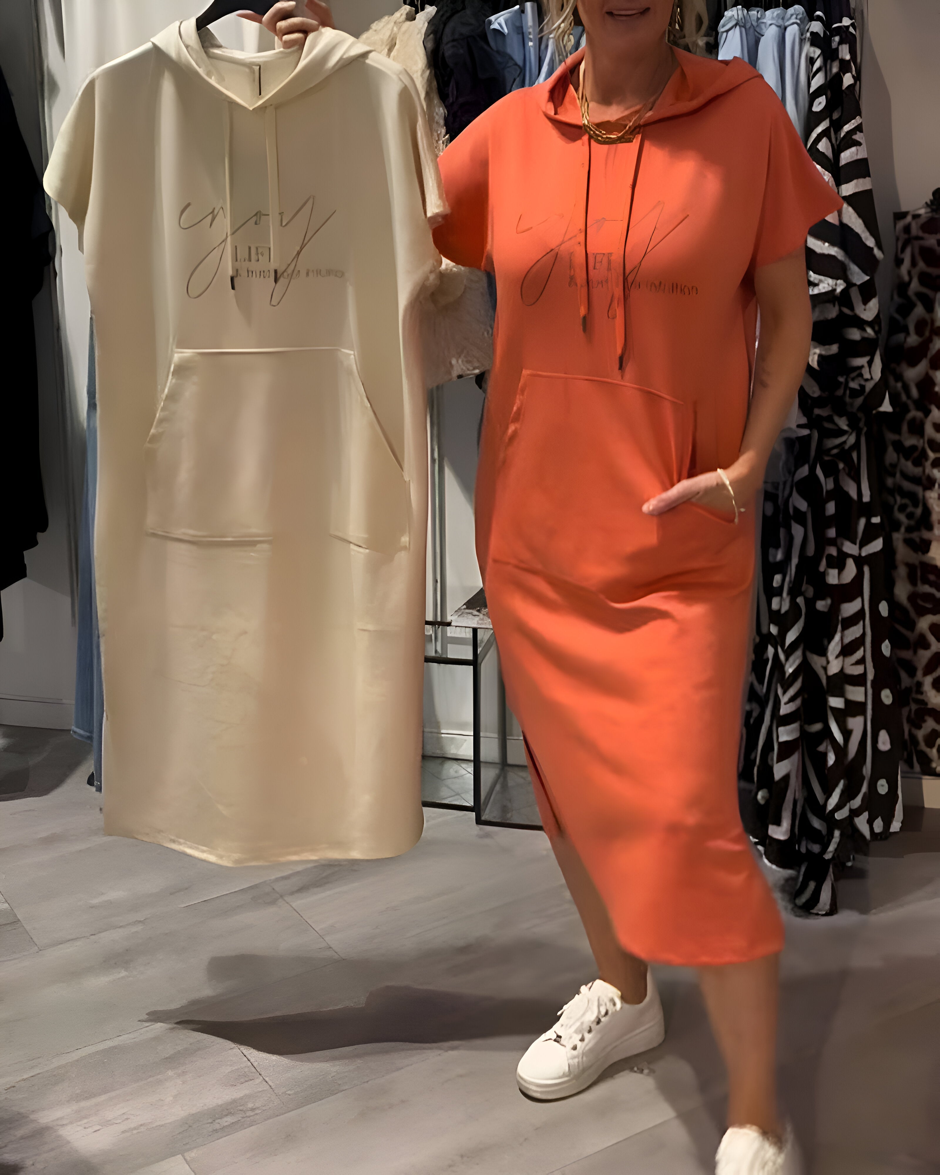 Ebba™ | Ledig kjole med hette og feminin passform